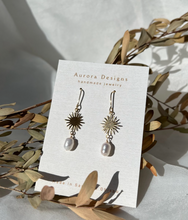 Load image into Gallery viewer, Lola
