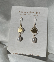 Load image into Gallery viewer, Lola
