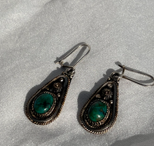 Load image into Gallery viewer, Turquoise dangling earrings
