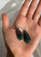 Load image into Gallery viewer, Turquoise dangling earrings
